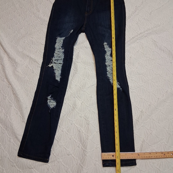 AKIRA Midnight Blue High Rise Ripped Jeans Size 13/W30 - Picture 15 of 16